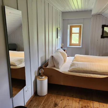 Värdshus Crestasee *