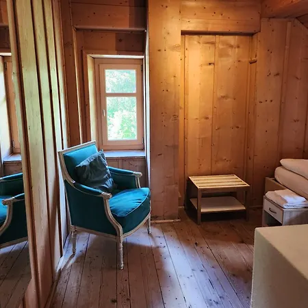 Inn Crestasee