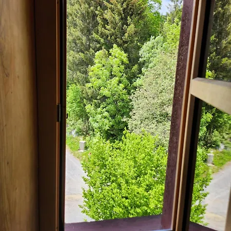 Crestasee Värdshus *