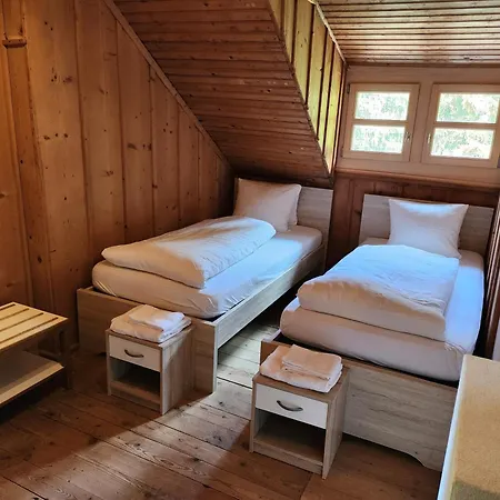 Värdshus Crestasee *