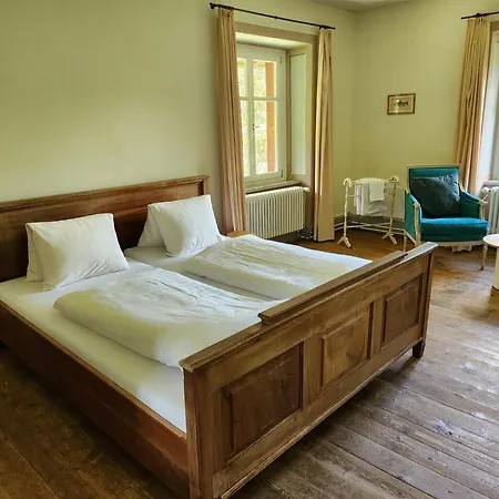 Värdshus Crestasee *